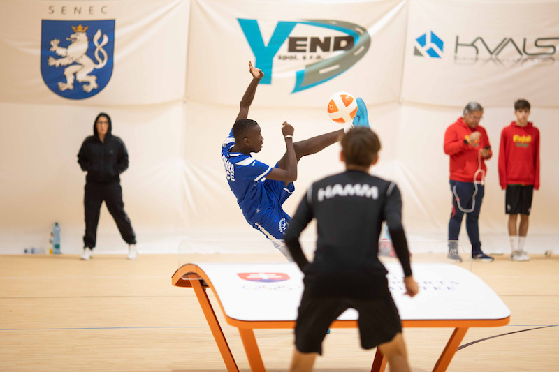 Bandiougou Diawara beim Aufschlag