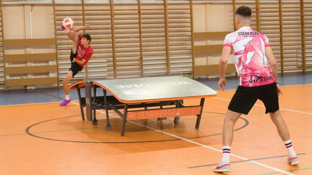 Aufschlag Alex Hamm vs. Martin Csereklye