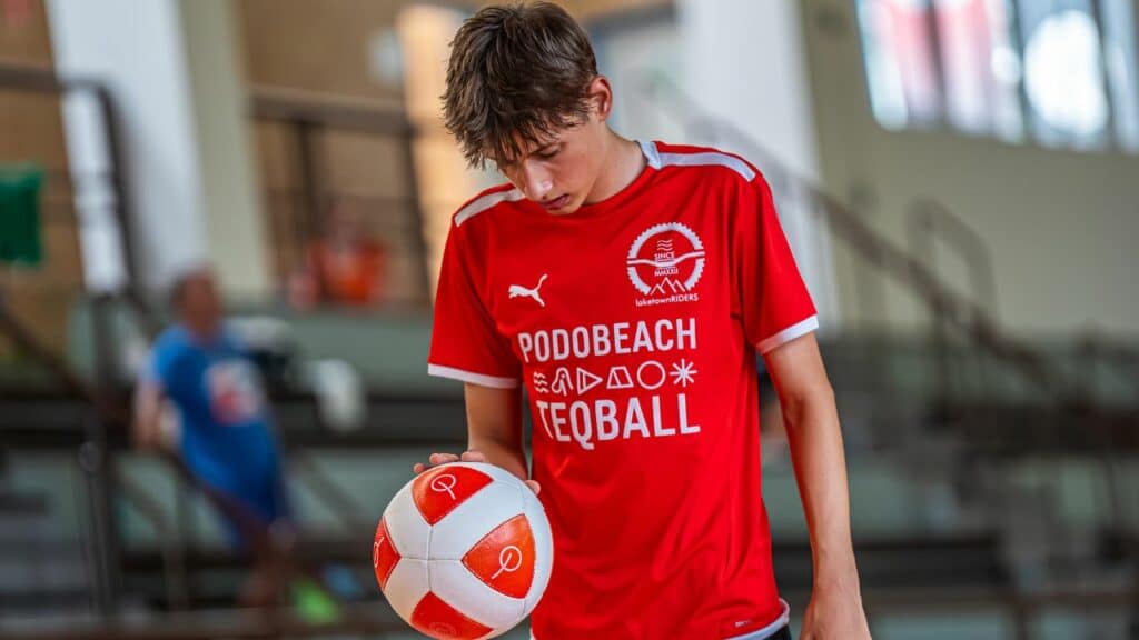 Alex Hamm mit Teqball