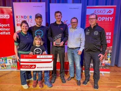 Alexander Hamm von den laketownRIDERS erhält die Askö Trophy Alexander Hamm von den laketownRIDERS erhält die Askö Trophy